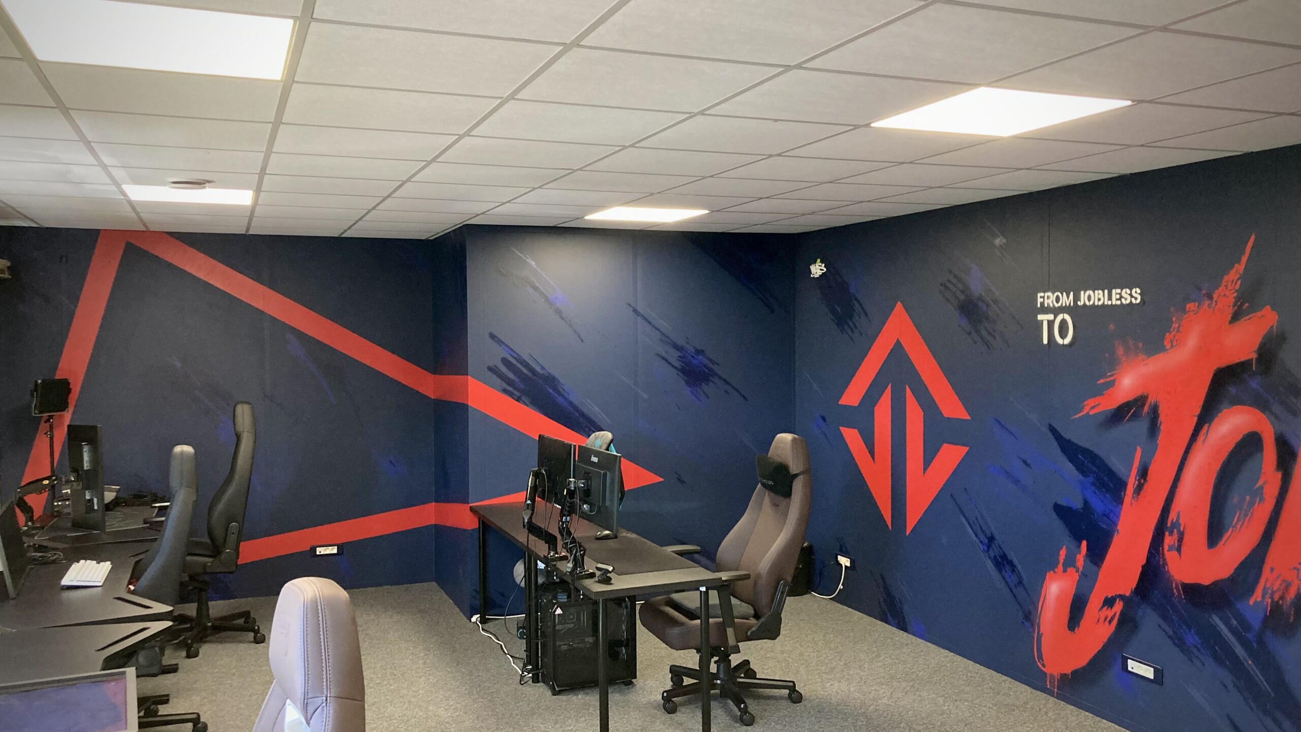 Photo d'un espace bootcamp dans les locaux de l'équipe d'e-sport Joblife.