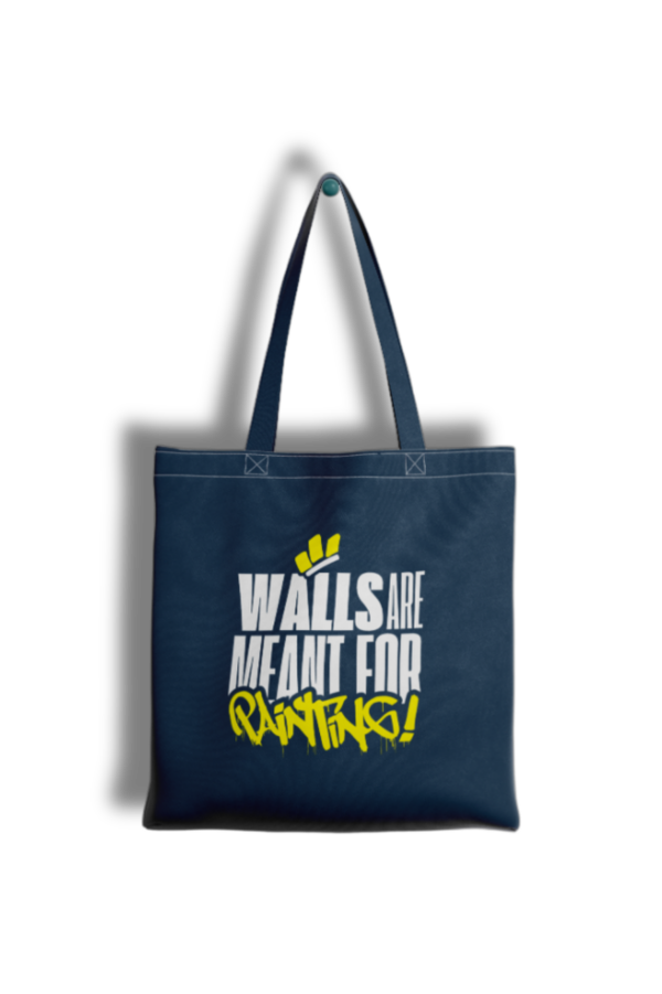 Face 2 d'un tote bag bleu avec slogan "Walls are meant for painting"