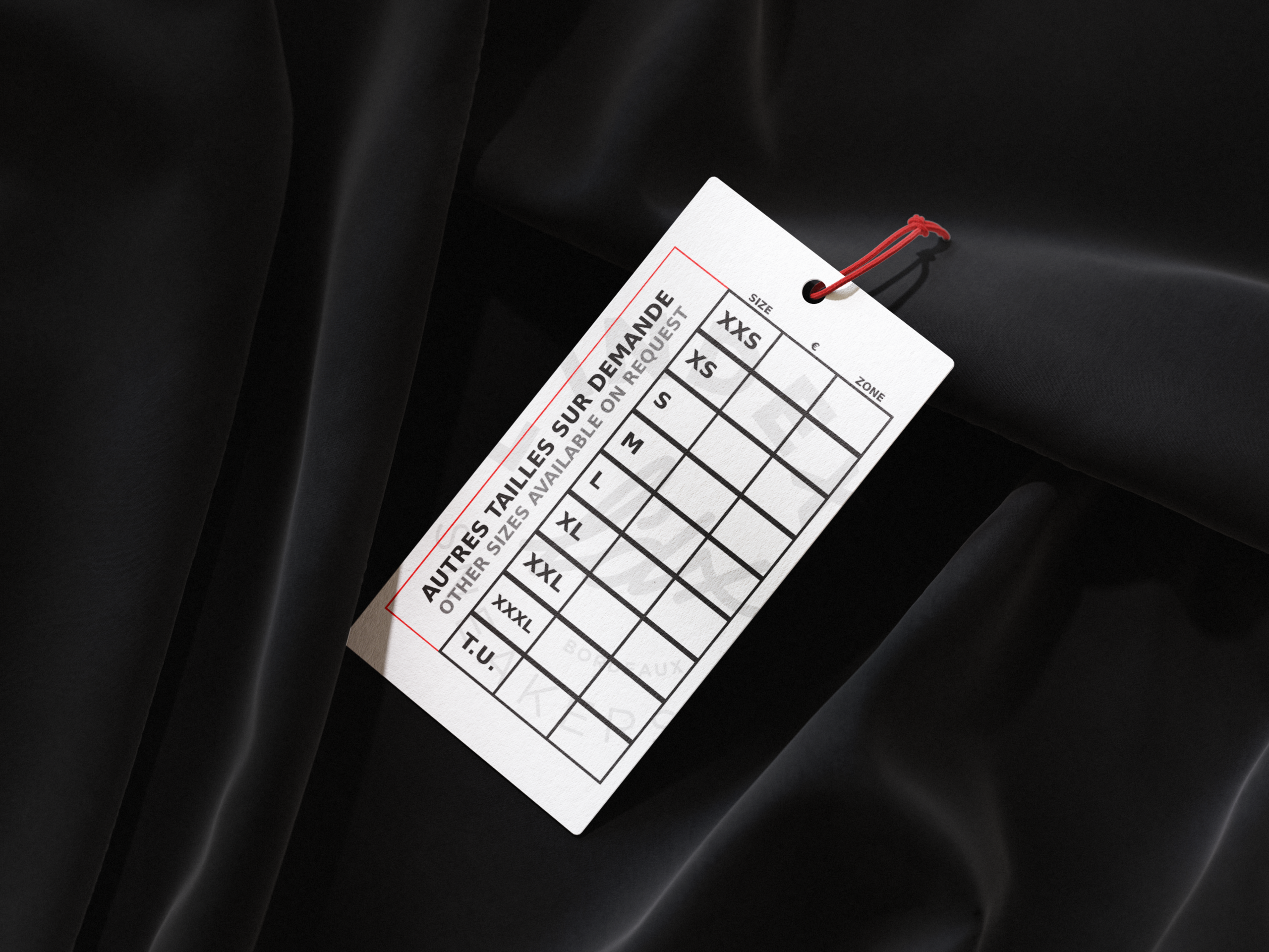 Verso d'une étiquette de suspension blanche L'INDEX SHOP.